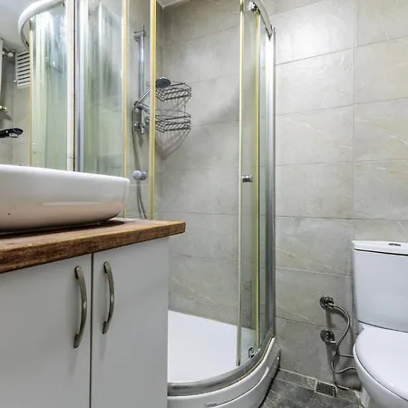 Exquisite Flat Near Moda Coast In Kadikoy 아파트 *